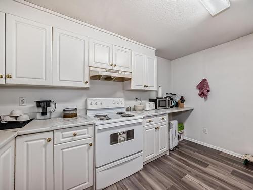 4126 33A Avenue, Edmonton, AB - Indoor Photo Showing Kitchen