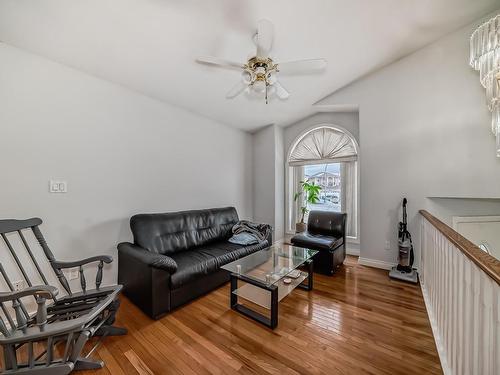 4126 33A Avenue, Edmonton, AB - Indoor Photo Showing Living Room