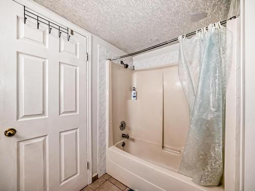 4126 33A Avenue, Edmonton, AB - Indoor Photo Showing Bathroom