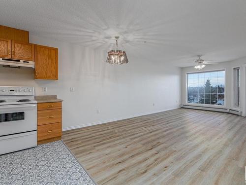 336 2741 55 Street, Edmonton, AB - Indoor Photo Showing Kitchen