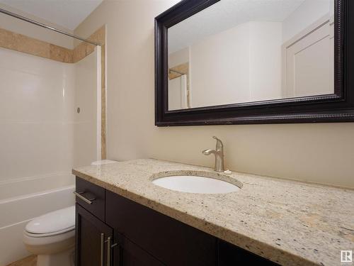 9648 106 Avenue, Edmonton, AB - Indoor Photo Showing Bathroom