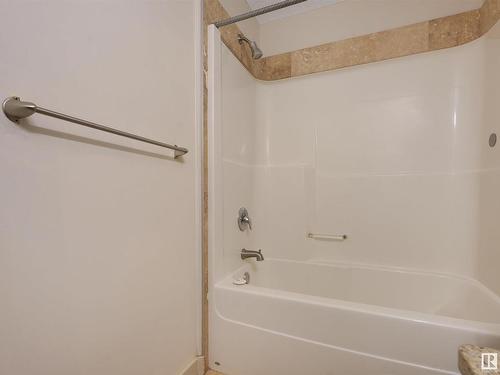 9648 106 Avenue, Edmonton, AB - Indoor Photo Showing Bathroom