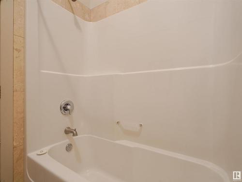 9648 106 Avenue, Edmonton, AB - Indoor Photo Showing Bathroom