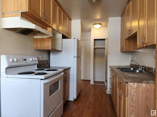 9 11265 31 Avenue, Edmonton, AB - Indoor Photo Showing Kitchen With Double Sink