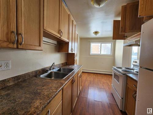 9 11265 31 Avenue, Edmonton, AB - Indoor Photo Showing Kitchen With Double Sink