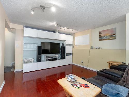 4346 38 Street, Edmonton, AB - Indoor Photo Showing Living Room