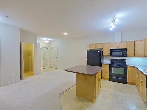 127 2503 Hanna Crescent, Edmonton, AB - Indoor Photo Showing Kitchen