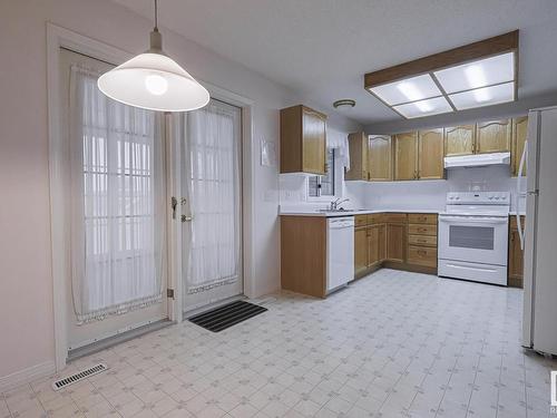 905 Youville Drive W, Edmonton, AB - Indoor Photo Showing Kitchen