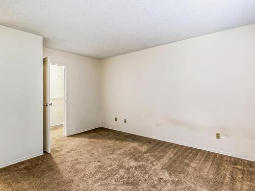 16 7604 29 Avenue, Edmonton, AB - Indoor Photo Showing Other Room