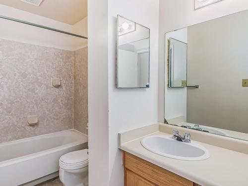 16 7604 29 Avenue, Edmonton, AB - Indoor Photo Showing Bathroom