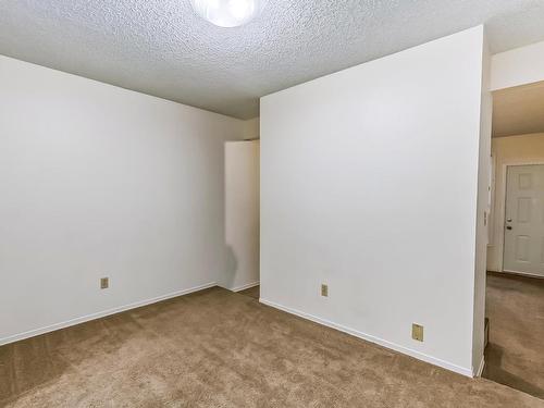 16 7604 29 Avenue, Edmonton, AB - Indoor Photo Showing Other Room