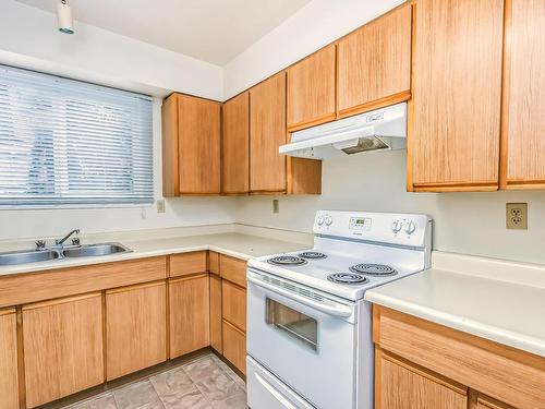 16 7604 29 Avenue, Edmonton, AB - Indoor Photo Showing Kitchen With Double Sink