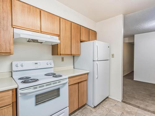 16 7604 29 Avenue, Edmonton, AB - Indoor Photo Showing Kitchen