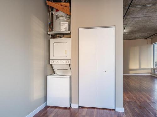 1405 10024 Jasper Avenue, Edmonton, AB - Indoor Photo Showing Laundry Room