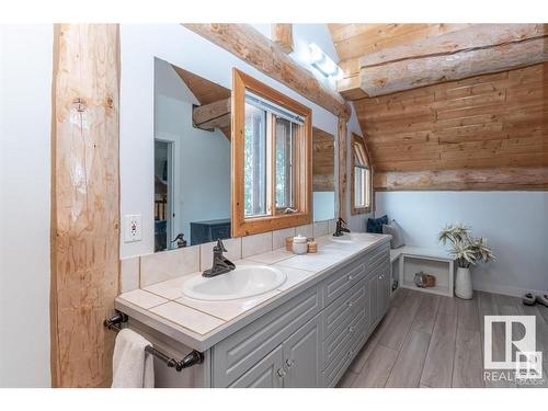 302 52249 Rge Road 222, Rural Strathcona County, AB - Indoor Photo Showing Bathroom