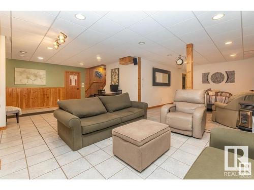 302 52249 Rge Road 222, Rural Strathcona County, AB - Indoor Photo Showing Living Room