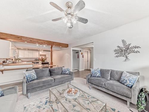 5112 14 Avenue, Edmonton, AB - Indoor Photo Showing Living Room