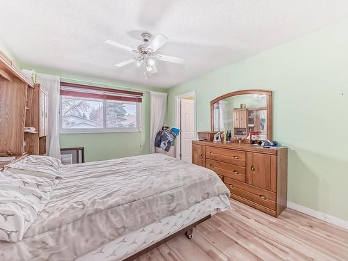 5112 14 Avenue, Edmonton, AB - Indoor Photo Showing Bedroom