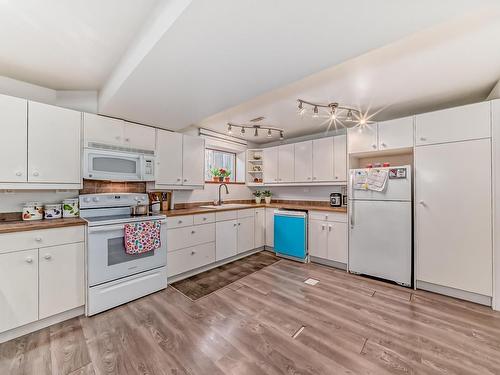 5112 14 Avenue, Edmonton, AB - Indoor Photo Showing Kitchen