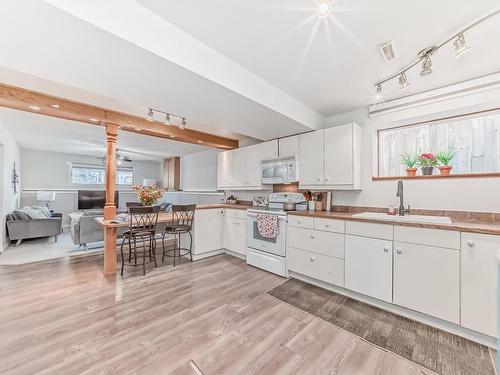 5112 14 Avenue, Edmonton, AB - Indoor Photo Showing Kitchen