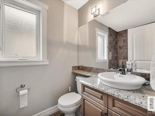 10824 179 Avenue, Edmonton, AB - Indoor Photo Showing Bathroom