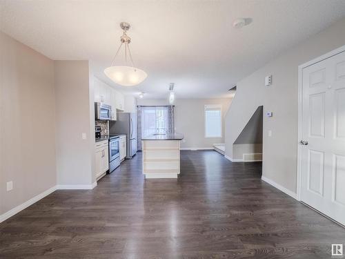 37 4050 Savaryn Drive, Edmonton, AB - Indoor Photo Showing Kitchen