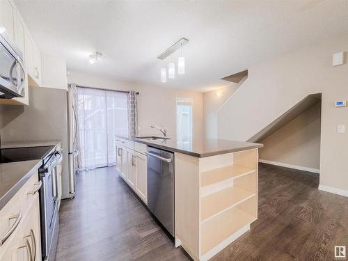 37 4050 Savaryn Drive, Edmonton, AB - Indoor Photo Showing Kitchen