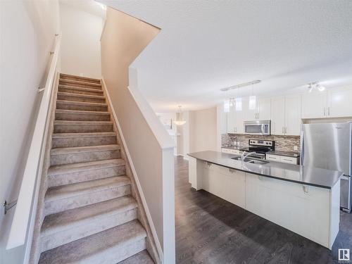 37 4050 Savaryn Drive, Edmonton, AB - Indoor Photo Showing Kitchen