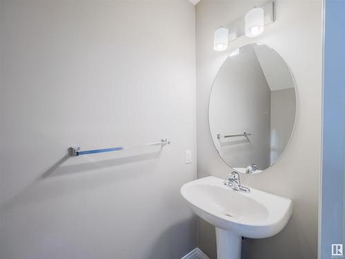 37 4050 Savaryn Drive, Edmonton, AB - Indoor Photo Showing Bathroom