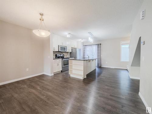 37 4050 Savaryn Drive, Edmonton, AB - Indoor Photo Showing Kitchen