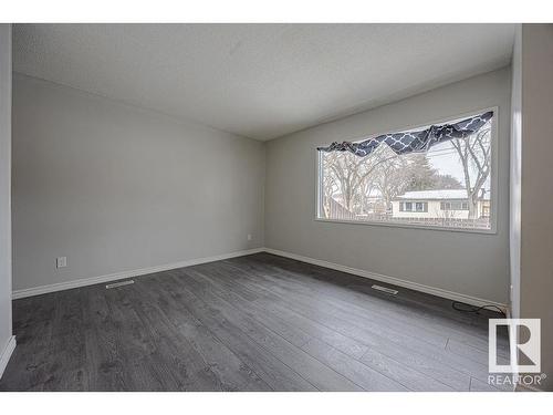 6117 120 Avenue, Edmonton, AB - Indoor Photo Showing Other Room