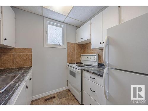 6117 120 Avenue, Edmonton, AB - Indoor Photo Showing Kitchen