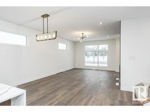 7607 98 Avenue, Edmonton, AB - Indoor Photo Showing Other Room