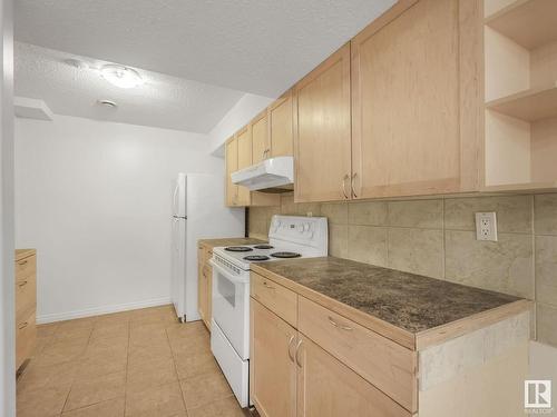 8 Foxhaven Crescent, Sherwood Park, AB - Indoor Photo Showing Kitchen