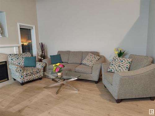 8 Foxhaven Crescent, Sherwood Park, AB - Indoor Photo Showing Living Room