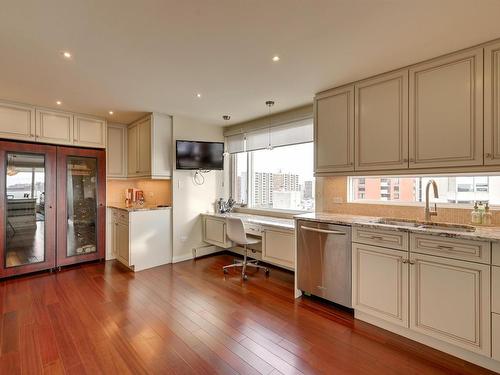 1201 10010 119 Street, Edmonton, AB - Indoor Photo Showing Kitchen