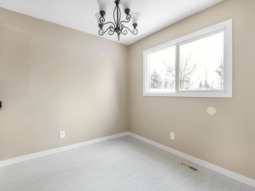 5 1651 46 Street, Edmonton, AB - Indoor Photo Showing Other Room