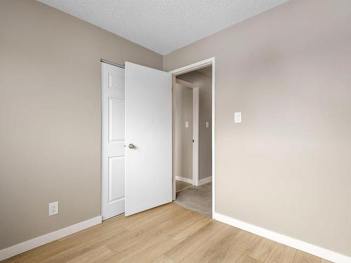 5 1651 46 Street, Edmonton, AB - Indoor Photo Showing Other Room