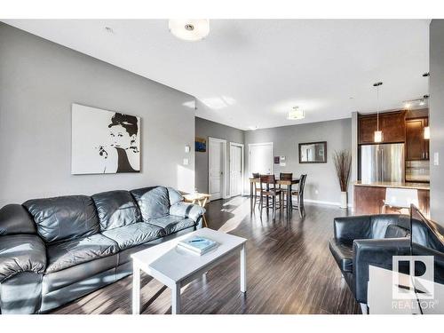 115 812 Welsh Drive, Edmonton, AB - Indoor Photo Showing Living Room