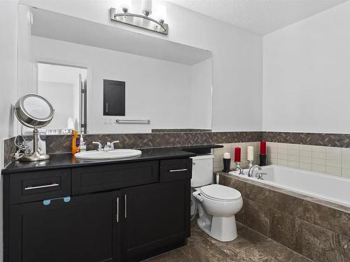 2031 52 Street Sw, Edmonton, AB - Indoor Photo Showing Bathroom