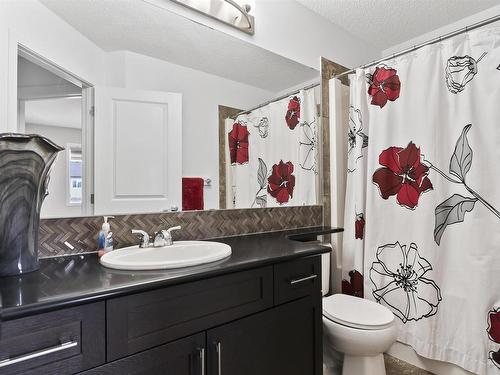 2031 52 Street Sw, Edmonton, AB - Indoor Photo Showing Bathroom