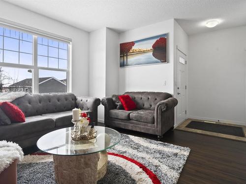 2031 52 Street Sw, Edmonton, AB - Indoor Photo Showing Living Room