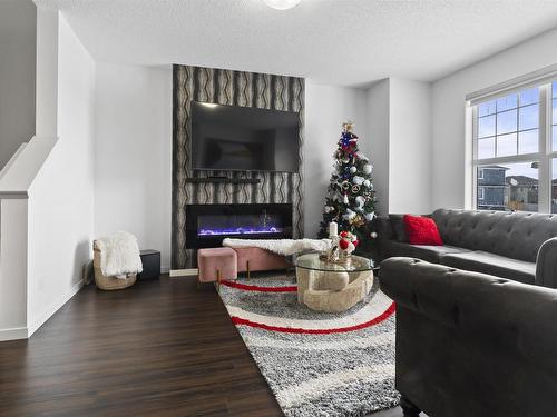 2031 52 Street Sw, Edmonton, AB - Indoor Photo Showing Living Room