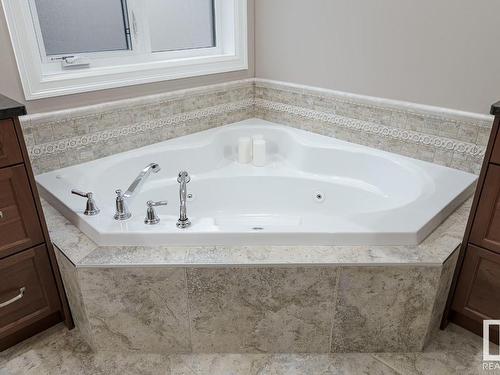 1196 Adamson Drive, Edmonton, AB - Indoor Photo Showing Bathroom