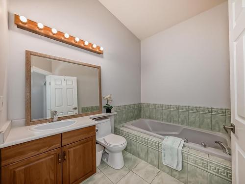 10735 Beaumaris Road, Edmonton, AB - Indoor Photo Showing Bathroom