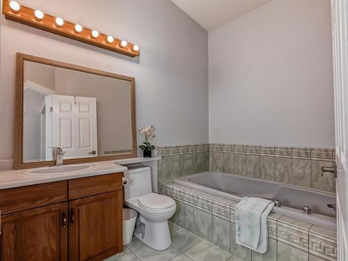 10735 Beaumaris Road, Edmonton, AB - Indoor Photo Showing Bathroom