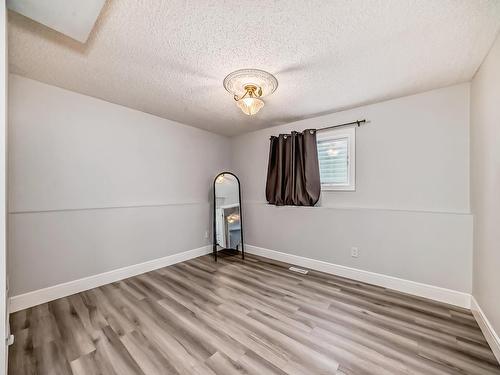 10735 Beaumaris Road, Edmonton, AB - Indoor Photo Showing Other Room