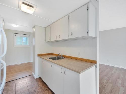 528 Abbottsfield Road, Edmonton, AB - Indoor Photo Showing Kitchen