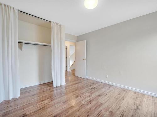 528 Abbottsfield Road, Edmonton, AB - Indoor Photo Showing Bathroom