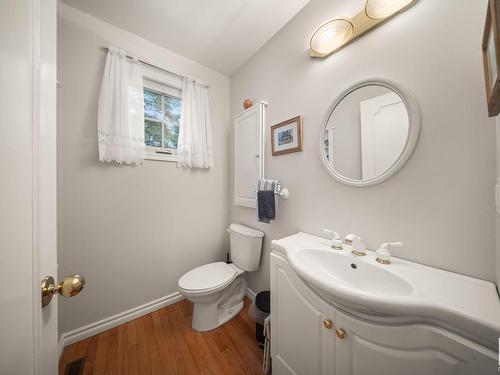 8107 138 Street, Edmonton, AB - Indoor Photo Showing Bathroom